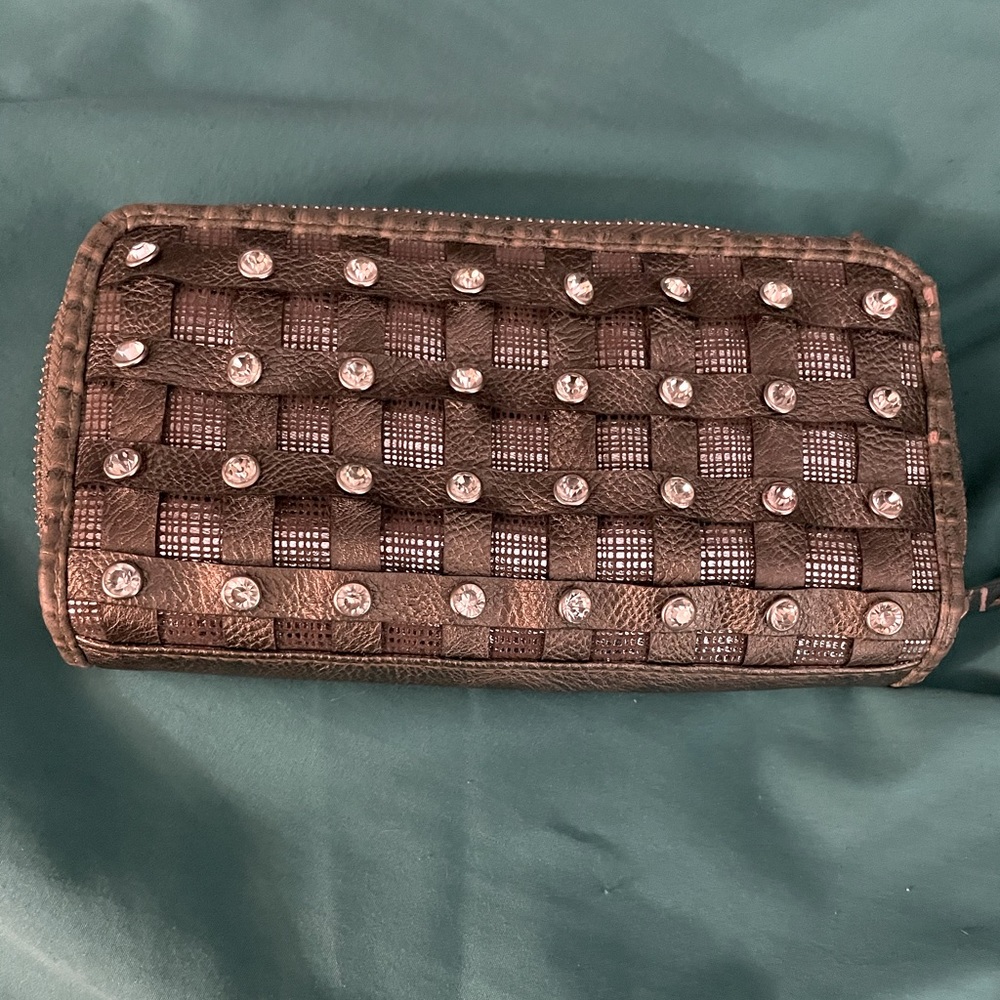 Ladies trifold wallet with zippers